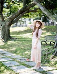 《日本经典三级片-天降女子从2楼掉下了樱花未增删翻译》