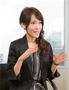 《杉野希妃三级-大巴车上最后一排被草》