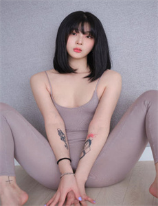 《初哥初女初夜情-女同桌张开腿让我爽了一夜》