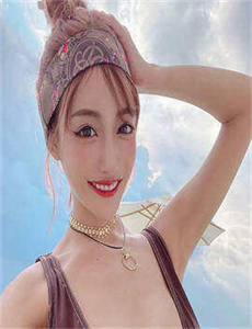 《陈依-迷人少妇12p》